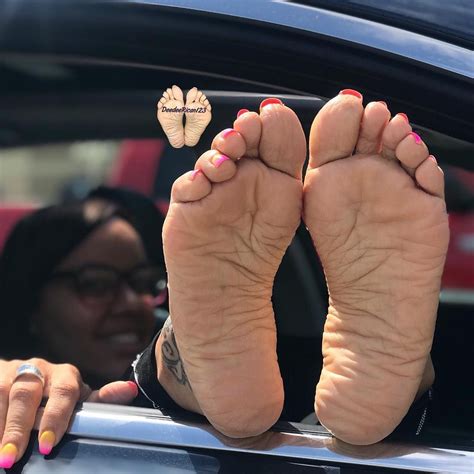 Soft Soles Womens Feet Car Window Pedi Mens Flip Flop Glam