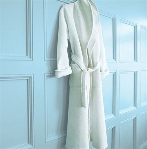 See more ideas about wainscoting, wainscoting bedroom, wainscoting bathroom. How To: Applied Panels - Interior Design Inspiration | Eva ...