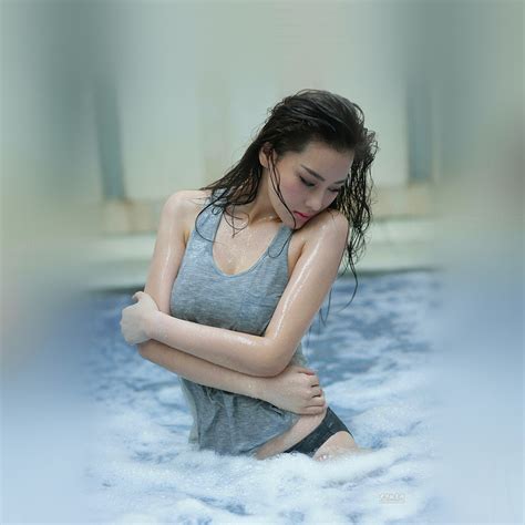 Hi82 Chinese Asian Girl Sexy Bikini Swim Water Wallpaper