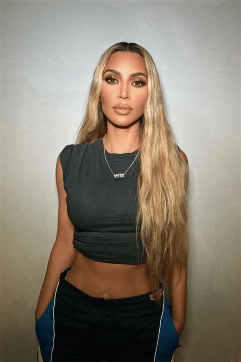 introducing honey blonde the hair trend that s set to take 2023 by storm social media beauties
