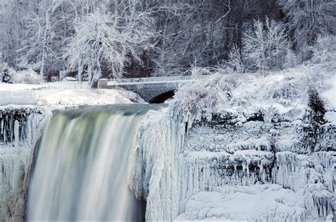 Niagara Falls A Winter Wonderland That Draws Tourists During Frigid Weather