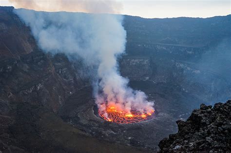 Беженцев разместят в зданиях школ и храмов. The 4 Days Congo Gorilla Trek and Nyiragongo Volcano Hike
