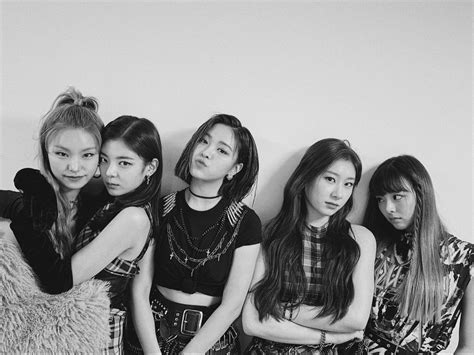 Pin By Daisy Rose On ⭐️itzy⭐️ In 2020 Itzy Kpop Girl Groups Kpop Girls