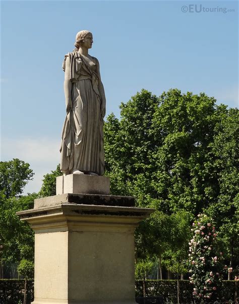 Photo Of Jardin Du Luxembourg La Messagere Statue Page 142