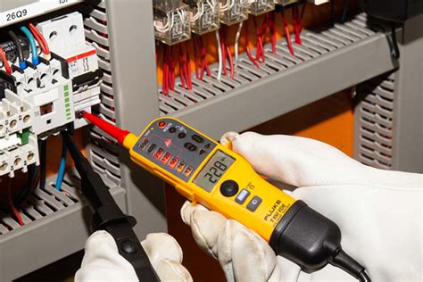 Electrical Tester | Fluke T150 Voltage and Continuity Tester | Fluke