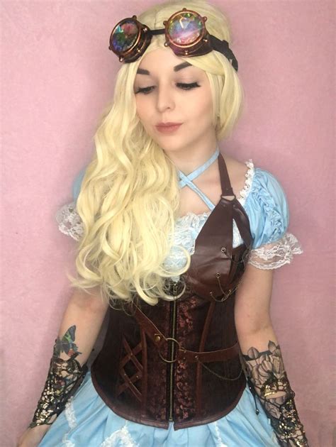 Pin By Victoria Jones On Comic Con Costumes Alice Cosplay Alice In