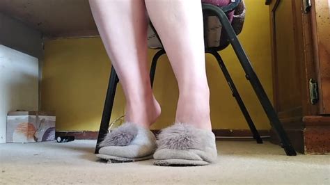 Candid Slipper Shoeplay At Desk Xxx Mobile Porno Videos And Movies Iporntv