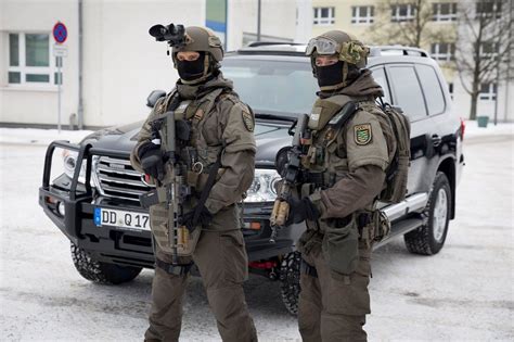 Rainbow six is a team built from the best special forces in the world, its a mix of different nations. STRATEGIE & TECHNIK: Providentiae memor - die sächsische ...