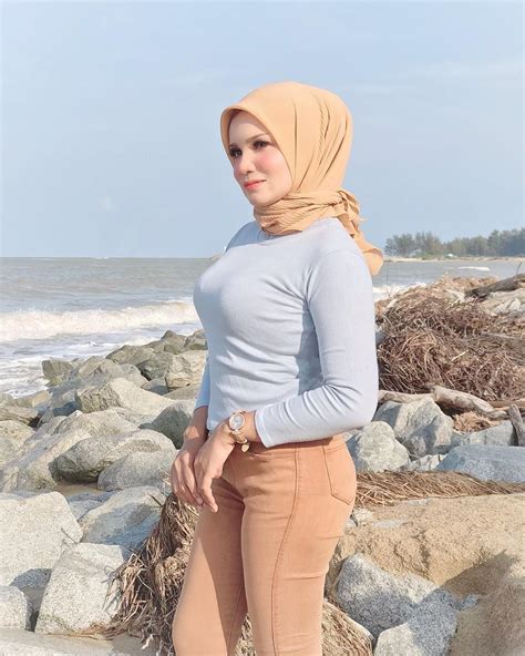 Suehaila On Instagram “rindunya Pantai 🌊 ️” Di 2020 Gaya Hijab