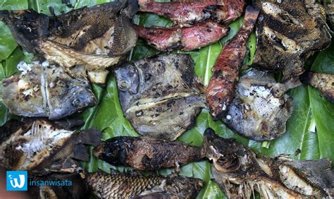 Check out this easy ikan bakar recipe origin of ikan bakar. Ikan Bakar Bojo : 27 Resep Ikan Bakar Kecap Jawa Enak Dan Sederhana Ala Rumahan Cookpad / Ikan ...
