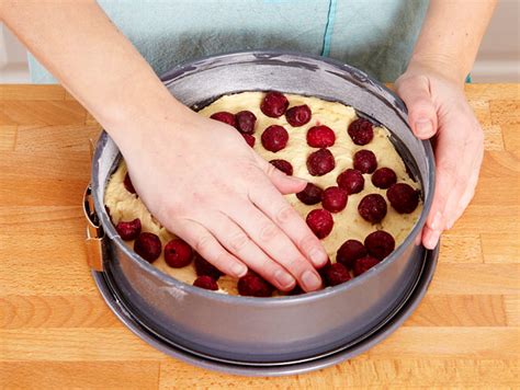 Das backrohr auf 180 °c heißluft vorheizen. Kuchen mit Kirschen backen - die besten Tipps | LECKER