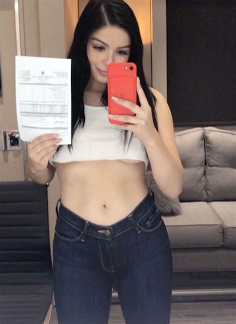 how to show off underboob like it s nbd as illustrated by ariel winter and 12 more celebs