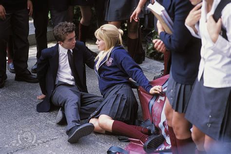 Government to be a special agent, nerdy teenager cody banks must get closer to cute classmate natalie in order to learn about an evil plan hatched by her father. Рецензии на фильм Агент Коди Бэнкс / Agent Cody Banks, отзывы