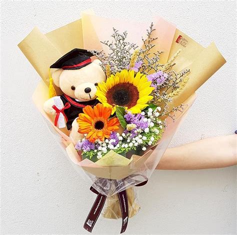 Download and use 10,000+ flower bouquet stock photos for free. Your Guide to Picking Out the Perfect Graduation Bouquet ...