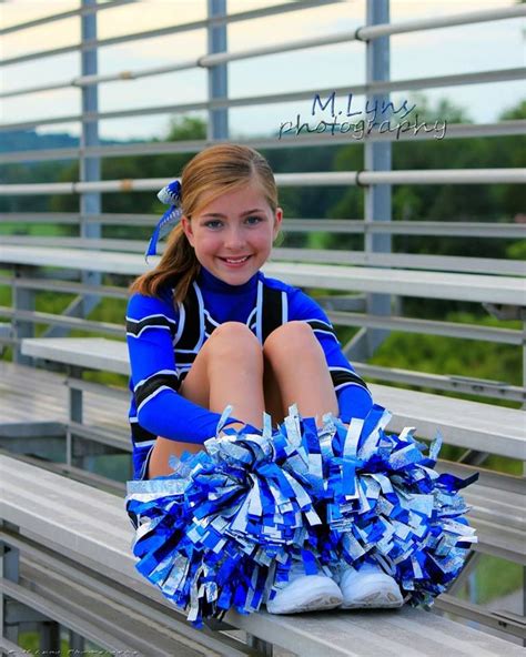 Cheer Pose M Lyns Photography I Want A Pic Like This For Kaitlyn So