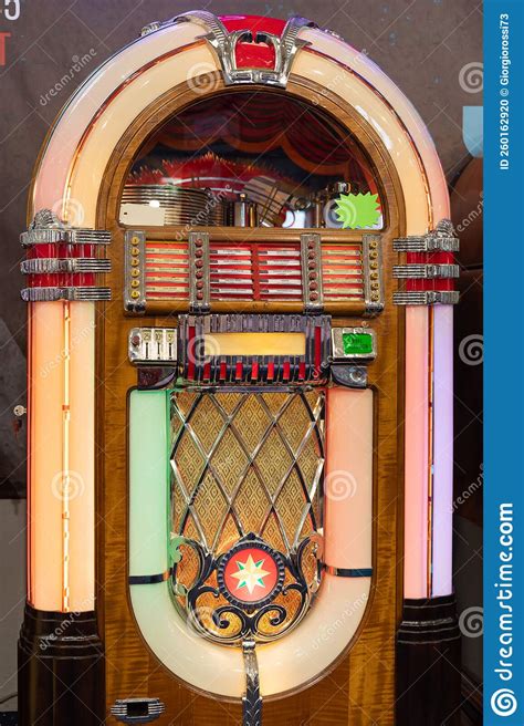 Details Of Retro Jukebox Music And Dance In The 1940s And In The 1950s