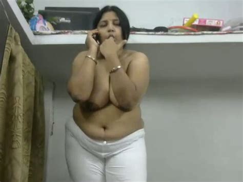 Chunky Mature Indian Bhabhi Having Phone Sex On Webcam
