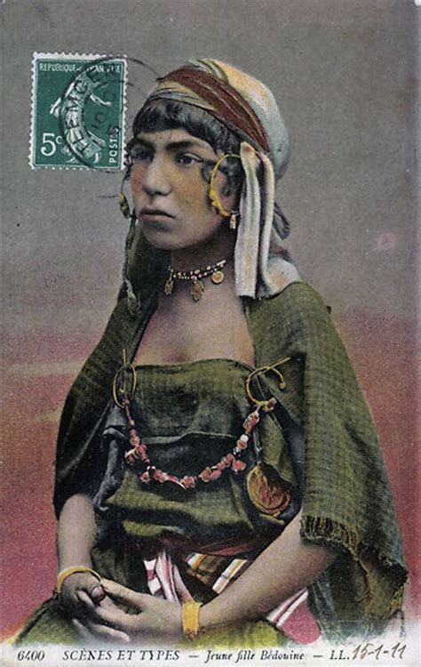 Africa Young Bedouin Girl Algeria Scanned Vintage Postcard