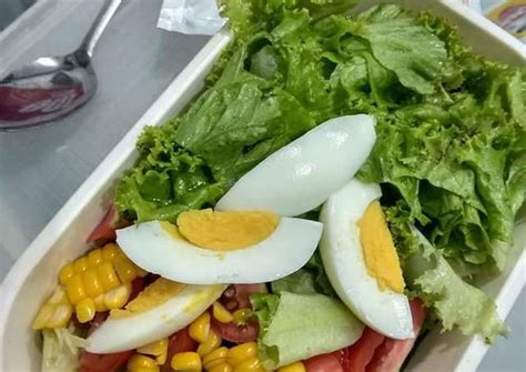 Membuat salad untuk diet dengan kombinasi aneka buah dan sayuran bisa menjadi solusi tepat. Salad Sayur Diet yang Sederhana dan Segar - Ladies.id