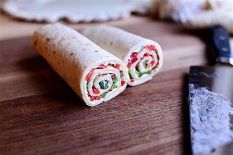 Ree drummond (aka the pioneer woman) is everybody's favorite aspirational rancher. Christmas Tortilla Rollups | Recipe | Vegetarian treats ...