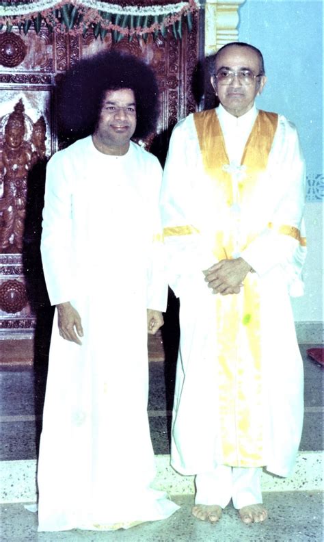 Sathya Sai With Students The Divine Glory Of Sathya Sai Baba By