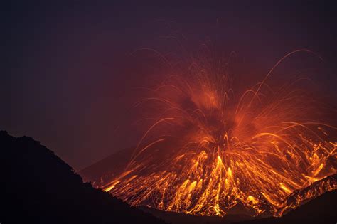 Stunning Photos Of Volcanic Lightning