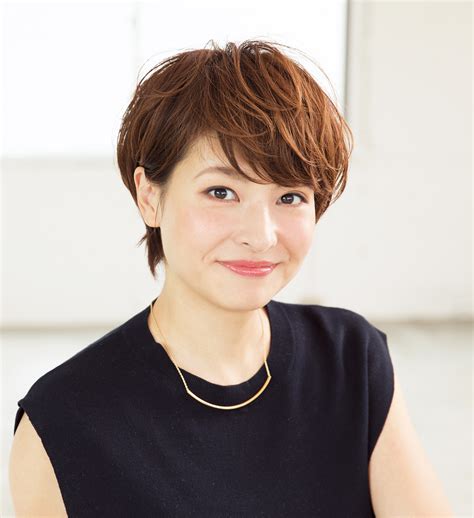 小顔効果のある「ひし形」フォルムはショートヘアの鉄板【40代 ...