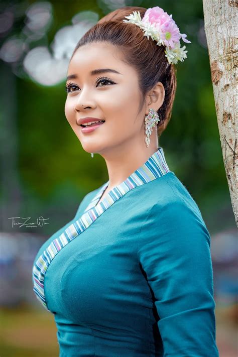 Chaw Kalayar So Pretty In Burmese Traditional Dress