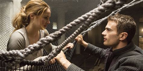 Divergente La Película Sinopsis Personajes Críticas Y Más