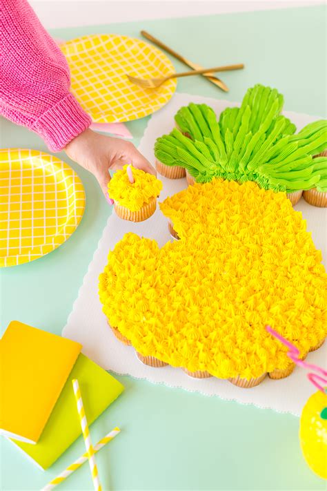 » Pineapple Pull Apart Cupcakes