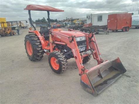Used Kubota L4400 Tractor Buckets In Listed On Machines4u