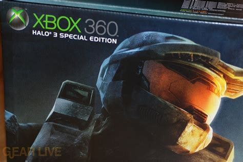 Close Up Of Master Chief Xbox 360 Halo 3 Special Edition Box Xbox 360