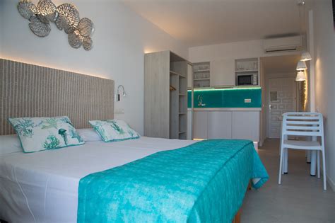Consultez les 57 avis de voyageurs, 56 photos, et les meilleures offres pour apartamentos paya ii, classé n°8 sur 31 ne caso non ci fosse posto, ce ne sono altri a dx e sx. Appartamenti sulla spiaggia di Es Pujols, a Formentera ...
