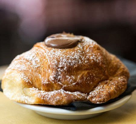 Bougatsa (greek μπουγάτσα ) is a greek breakfast pastry (sweet or salty) consisting of either semolina, custard, cheese, or minced meat filling between layers of phyllo contents 1 origin Brioche, cornetto e croissant: le differenze | Food ...