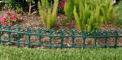 The steel edging lets you create curves and straight lines with ease. How to develop and utilize the landscape edging ...