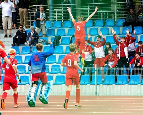 Für beide teams ist schon das achtelfinale keine selbstverständlichkeit. Have a slice of that! How Wales and Denmark forged Hockey ...