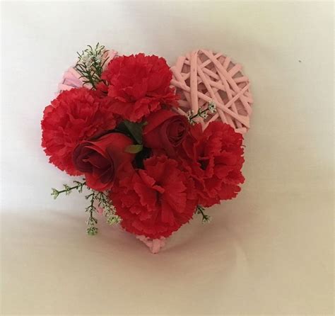 Mum Mothers Day Valentine T Present Wicker Heart Carnations Roses