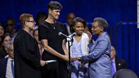 Lori Lightfoot Inaugurated As Chicagos First Black Lesbian Mayor Cnn