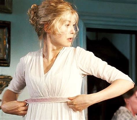 Rosamund Pike Is Obsessed With Ribbons She Carries Two Or Three