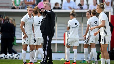 Fans der schalker haie müssen wir beim blick auf den kader allerdings enttäuschen Wales Nationalmannschaft Letzte Spiele - Länderspiele ...