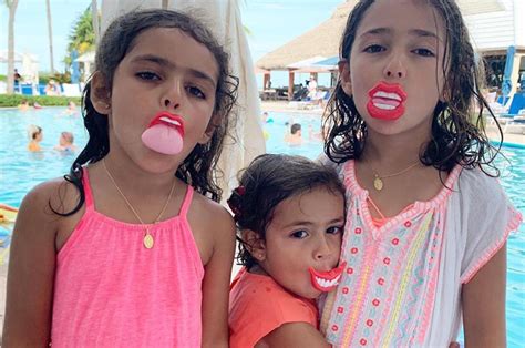 Una de las anécdotas que más llamó la atención fue la que comentó la actriz emilia noguera, hija del actor héctor noguera y hermana menor de amparo. Las hijas de Jacky Bracamontes y sus intrépidos gustos por ...