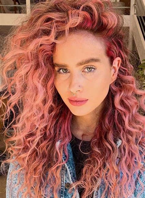 Amazing Peachy Pink Long Curly Hairstyles For Women In 2020 Curly Pink