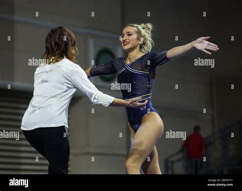 las vegas nv usa 7th jan 2023 cal s nevaeh desousa hugs her coach following her beam