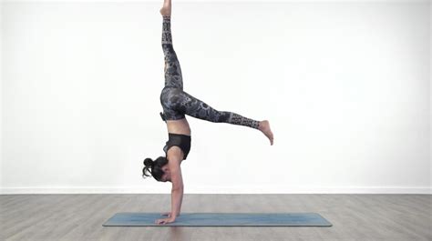 Easy Kick Up To Handstand Beginners Lizette Pompa Yogateket