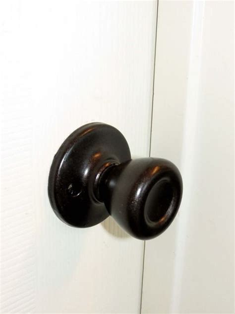 With no garage availability, painting into a big box tipped on it's side works great. Spray painted hardware. What works? What doesn't? a great ...