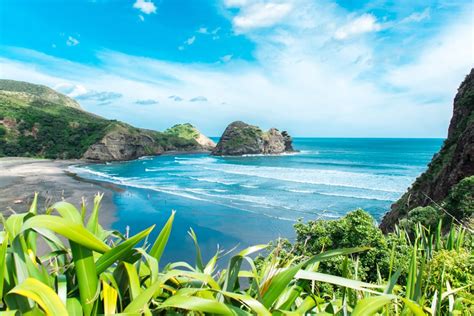 An Auckland Day Trip To The West Coast Piha And Karekare Beaches
