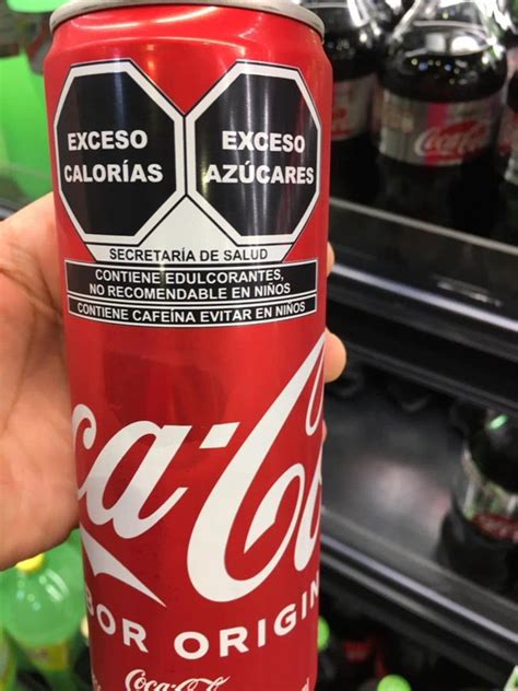 Coca Cola se ve obligada a añadir etiquetas de advertencia calórica a