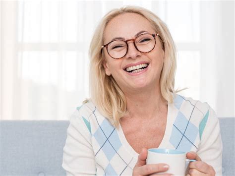 Flattering Eyeglasses Style For Older Women