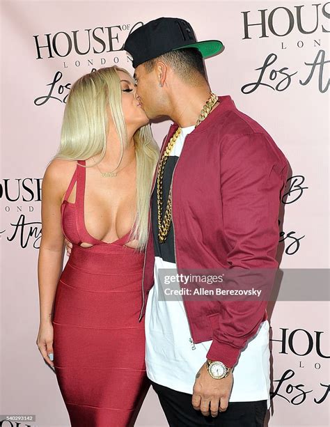 Singer Aubrey Oday And Dj Pauly D Attend The House Of Cb Flagship Nachrichtenfoto Getty Images