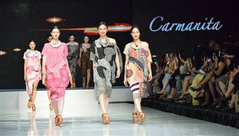 12 Desainer Angkat Batik Indonesia Ke Panggung Dunia Adhiantirina